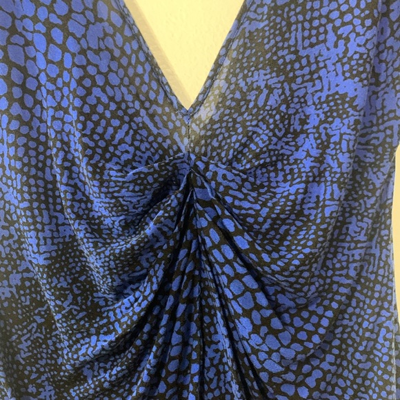 Jennifer Lopez Blue/Black Print Sexy Back Top Size M Used - Picture 5 of 6